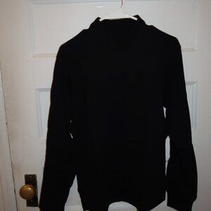 Black uniqlo crew neck